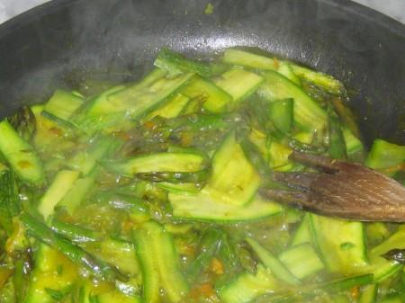 Cous cous al curry con pesce e verdure