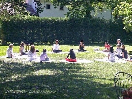 Il Festival dell'Ozio e un'insalata un po' così con fragole, arance e cipolla rossa