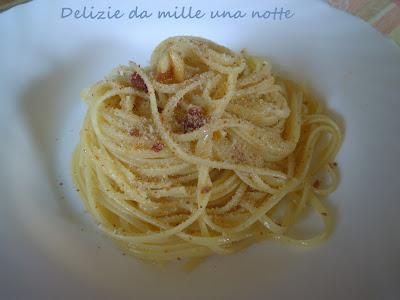 SPAGHETTI AGLIO E OLIO CROCCANTI..........per lo spuntino di mezanotte