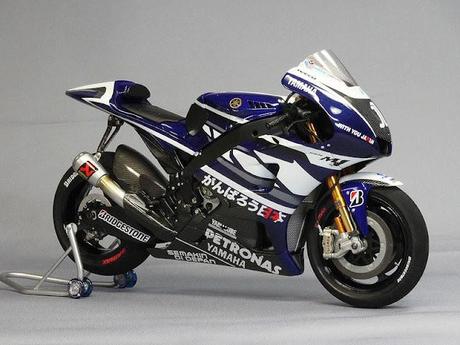 Yamaha YZR-M1 J.Lorenzo 2011 by K'S Workshop