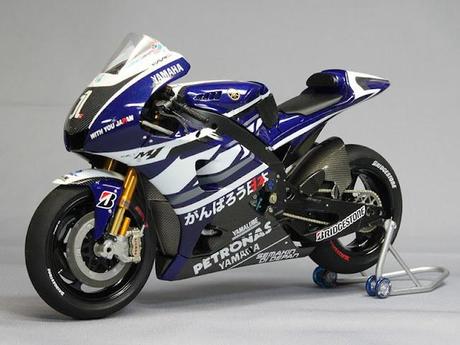 Yamaha YZR-M1 J.Lorenzo 2011 by K'S Workshop