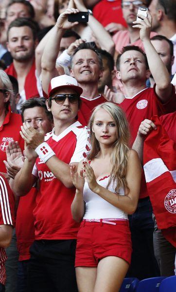 Fallo laterale – Natalia Siwiec e le altre sexy tifose di Euro 2012
