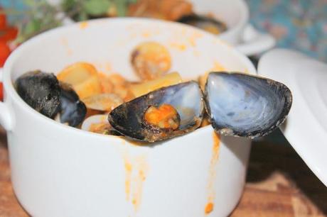 Mezze maniche con cozze e vongole in cocotte