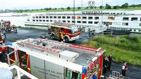 FUOCO A BORDO DI UNA CROCIERA FLUVIALE SUL RENO