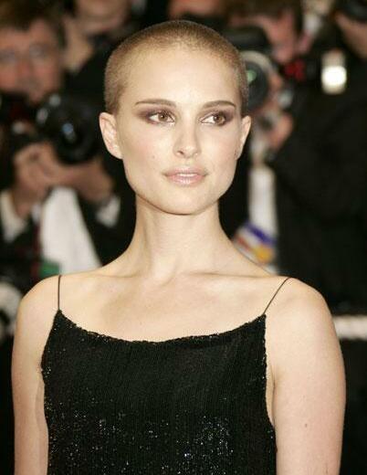 CAMBIO DI LOOK PER CHARLIZE