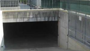 Milano: donna trovata morta in un box. E' stata uccisa.