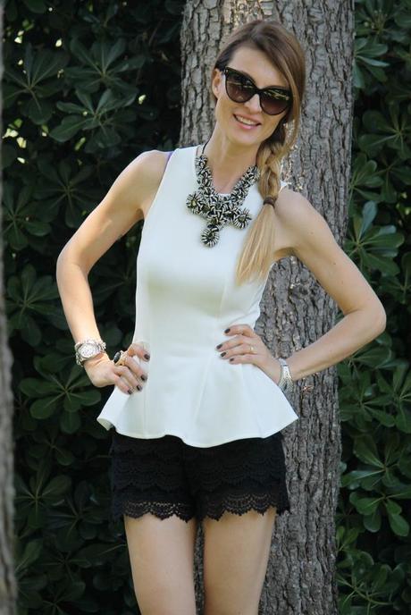 Top peplo e shorts in pizzo / peplum top and lace shorts