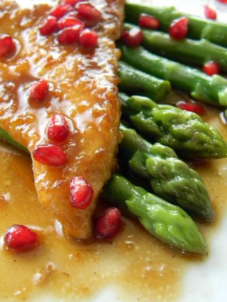 Scaloppine Teriyaki allo Zenzero e Sechuan con Asparagi e Melograno