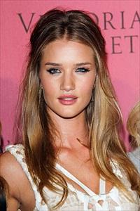 Si rivede Rosie Huntington-Whiteley al cinema - La sexy modella in Mad Max: Fury Road