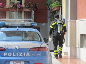 Livorno: chiedeva aiuto ma nessuno apriva. Morta donna sul pianerottolo.