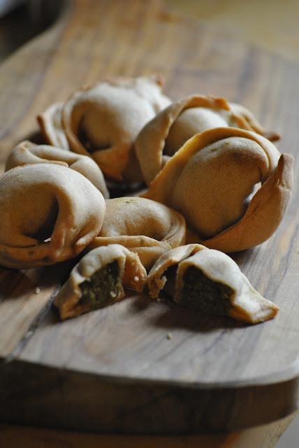 Tortelli di soia con spinaci, pinoli e uvetta