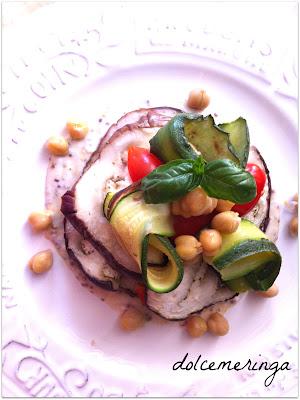 INSALATA DI MELANZANE, ZUCCHINE E CECI CON SALSA ALLO YOGURT