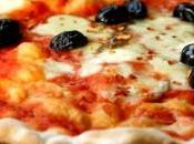 Pizza Margherita alle olive nere