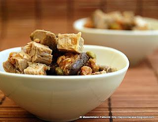 Rapid finger food: Bollito freddo di muscolo con Schitticchio (pomodoro fresco, tonno, olive e capperi)