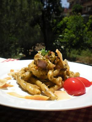 Busiate trapanesi con pesto Ballarò e melanzane