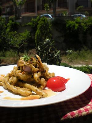 Busiate trapanesi con pesto Ballarò e melanzane