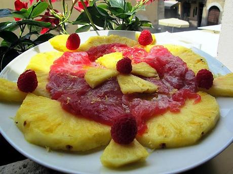 Carpaccio di tonno e ananas