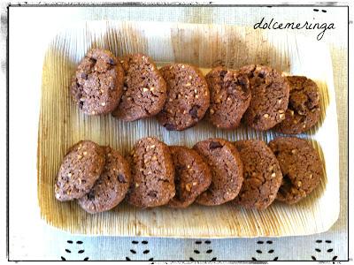 BISCOTTI CACAO, NOCCIOLE E PANNA