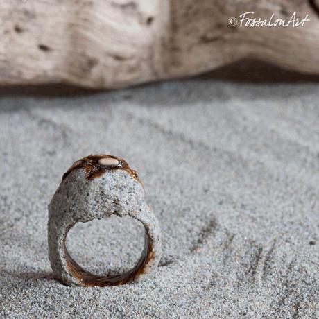 anello in corda, sabbia, gommalacca e sassolino