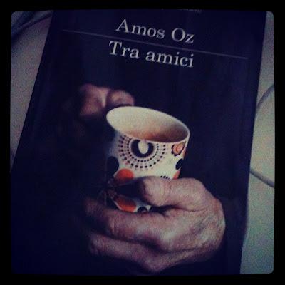 Tra amici di Amos Oz