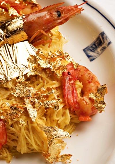 Spaghetti agli scampi con fiocchi d'oro 23 kt