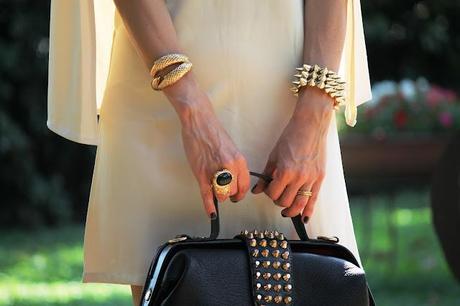 Abito mantella e borchie / cape dress and studded bag