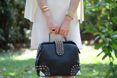 Abito mantella e borchie / cape dress and studded bag