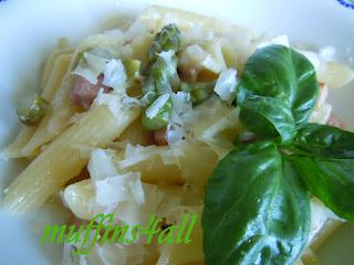 Pasta risottata con punte d'asparagi e pancetta dolce