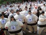 La corsa dei lottatori di sumo: