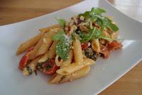 PENNE RUCOLA POMODORINI E ROBIOLA