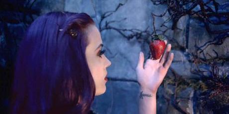 Katy Perry – Wide Awake: Un video sul controllo mentale Monarch