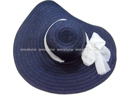 Un cappello di paglia con foulardino by Aqua di Mare