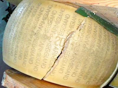 Terremoto: ruba i soldi del parmigiano. Truffa ad un cieco in Sardegna 