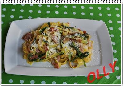 Tagliatelle con speck e zucchine