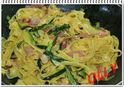 Tagliatelle con speck e zucchine