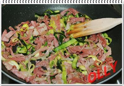 Tagliatelle con speck e zucchine