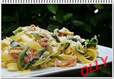 Tagliatelle con speck e zucchine