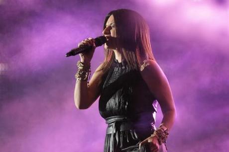 Laura Pausini Veste Krizia live emilia terremoto