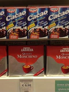 Uomini al supermarket per Moschino!
