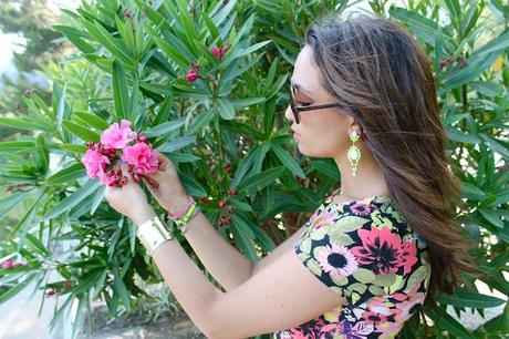 OUTFIT: Flowers Print & Neon Details