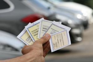 Portici : scoperta centrale delle polizze auto contraffatte. Due persone denunciate.