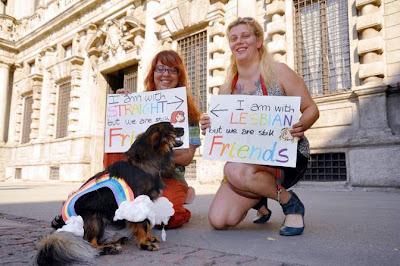 Gay Pride a Milano: la mia amica e il suo cane arcobaleno