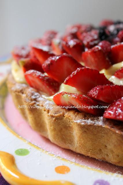 CROSTATA CON CREMA PASTICCERA E FRAGOLE