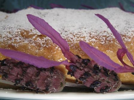 Con le ultime fragole prepariamo uno...Strudel lungo come un tir!!!