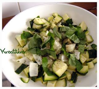 Involtino di penne integrali su pesto di zucchine