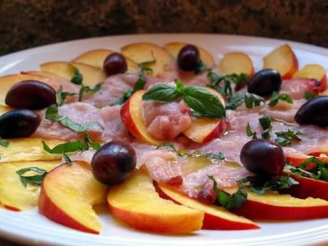 Carpaccio di pesce spada con le pesche