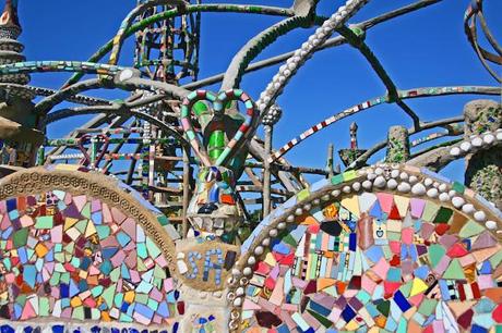 Omaggio a Sam Rodia e alle Watts Towers