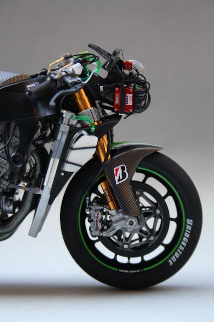 Kawasaki ZX-RR R.De Puniet 2006 (Tamiya) by Gennaro Zappa