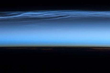 Nubi nottilucenti catturate dalla ISS