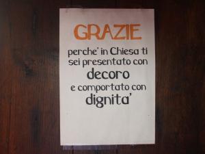 A pochi metri dalla casa di montagna dove sono c’è una chiesetta che ha più di 100 anni. Sono andato a vederla dentro.